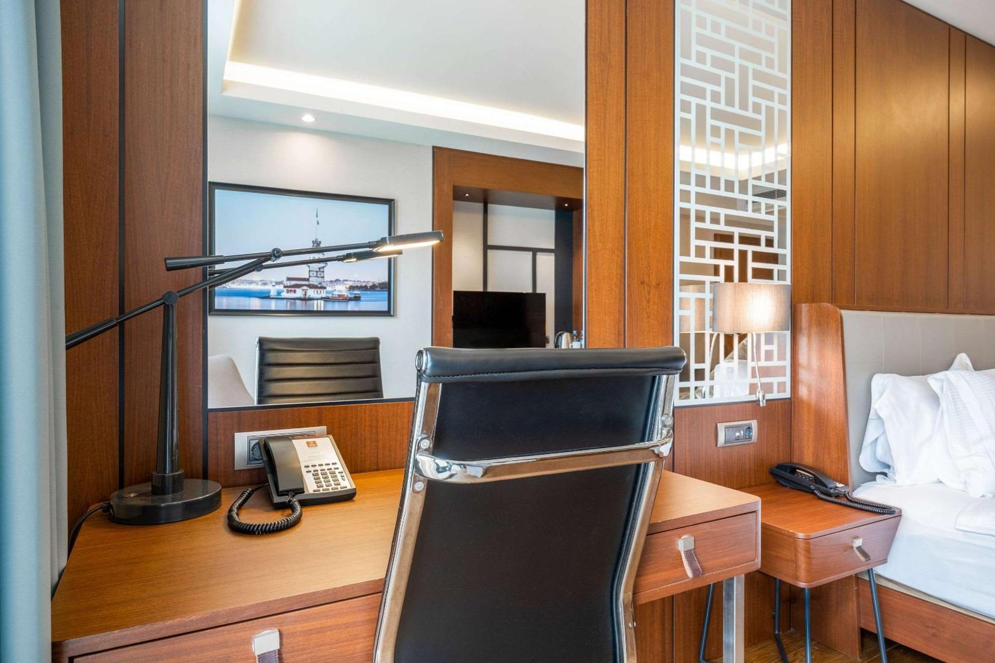 Deluxe Double Room with Sea View,1280027110:JPEG